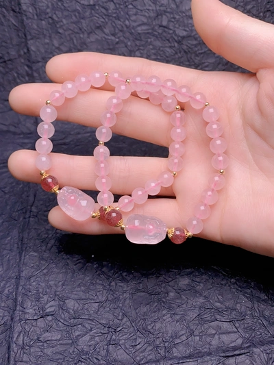 Natural Horse Powder Bracelet, Select Fine Horse Powder, Use Color-Preserving Copper Gold-Plated Accessories,
Use Madagascar Powder, Not A Single Pink. Use Carved Pieces Of Pixiu
