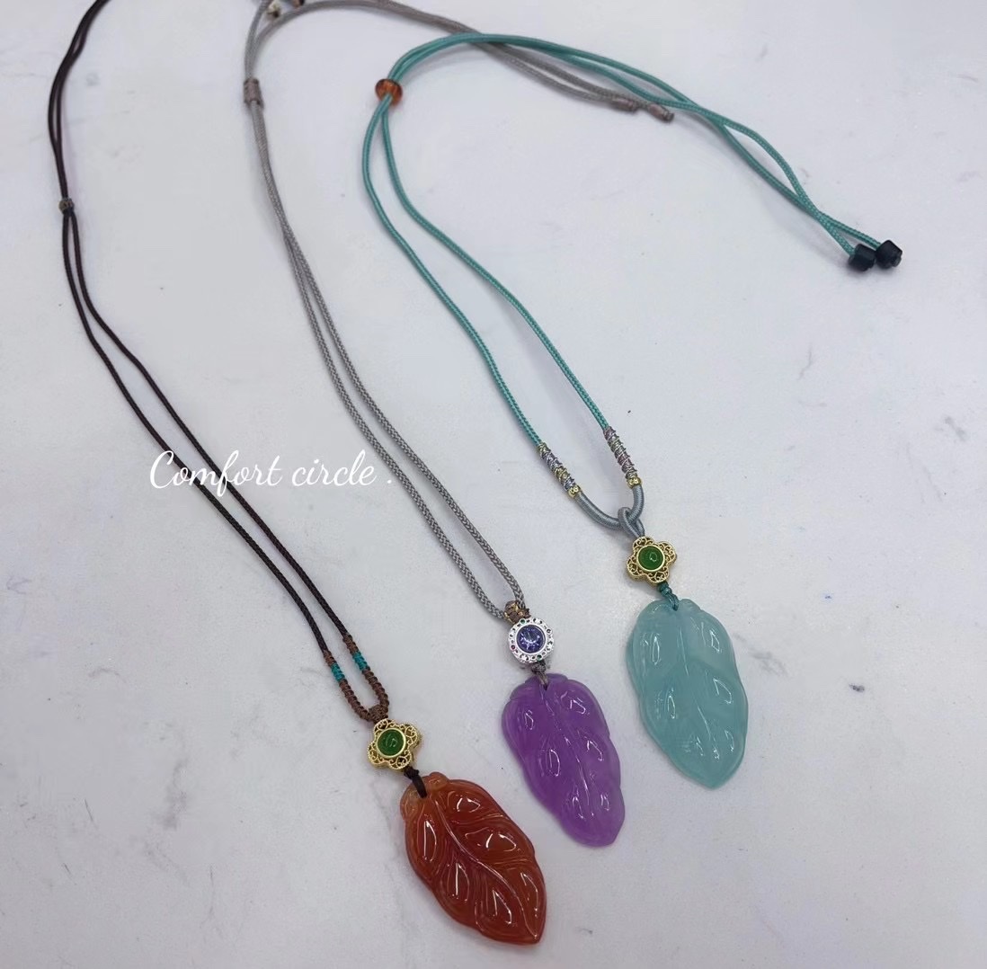 玉髓树叶白底实物图