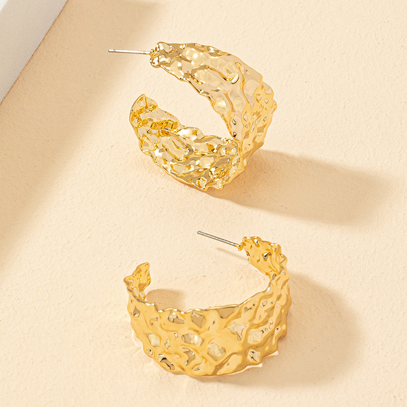 New irregular C-shaped letter earrings for spring and summer from Europe and America with a metallic feel are fashionable, individual and versatile Specification image