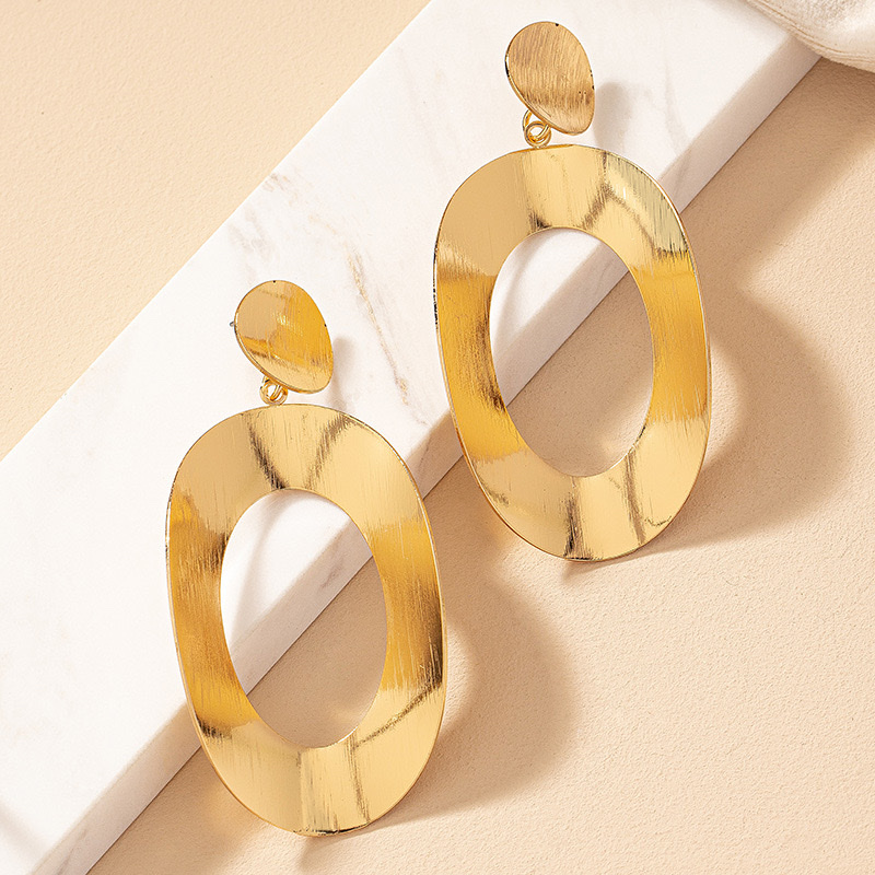 European and American style fashionable exaggerated geometric large circle earrings. A female Internet celebrity's elegant street style makes her face slimmer. Round earrings Specification image