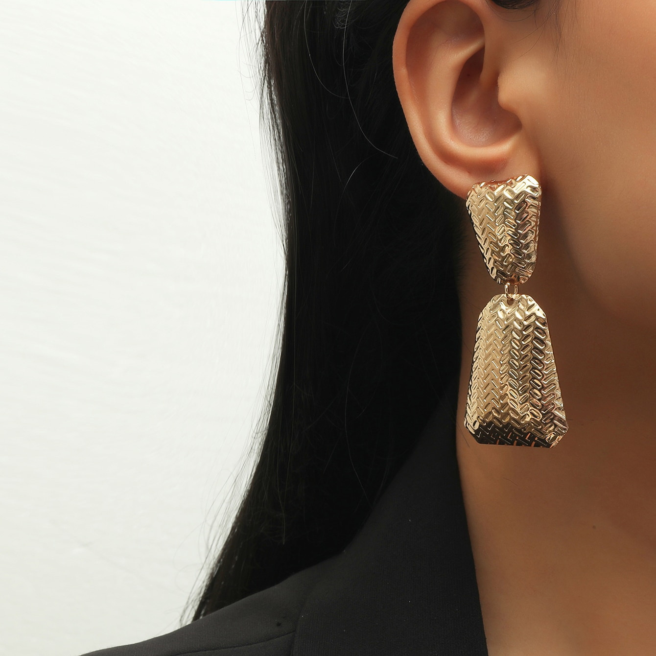 New European and American exaggerated accessories, retro geometric triangle-shaped metal earrings, unique and elegant alloy hollowed-out ear studs details Picture