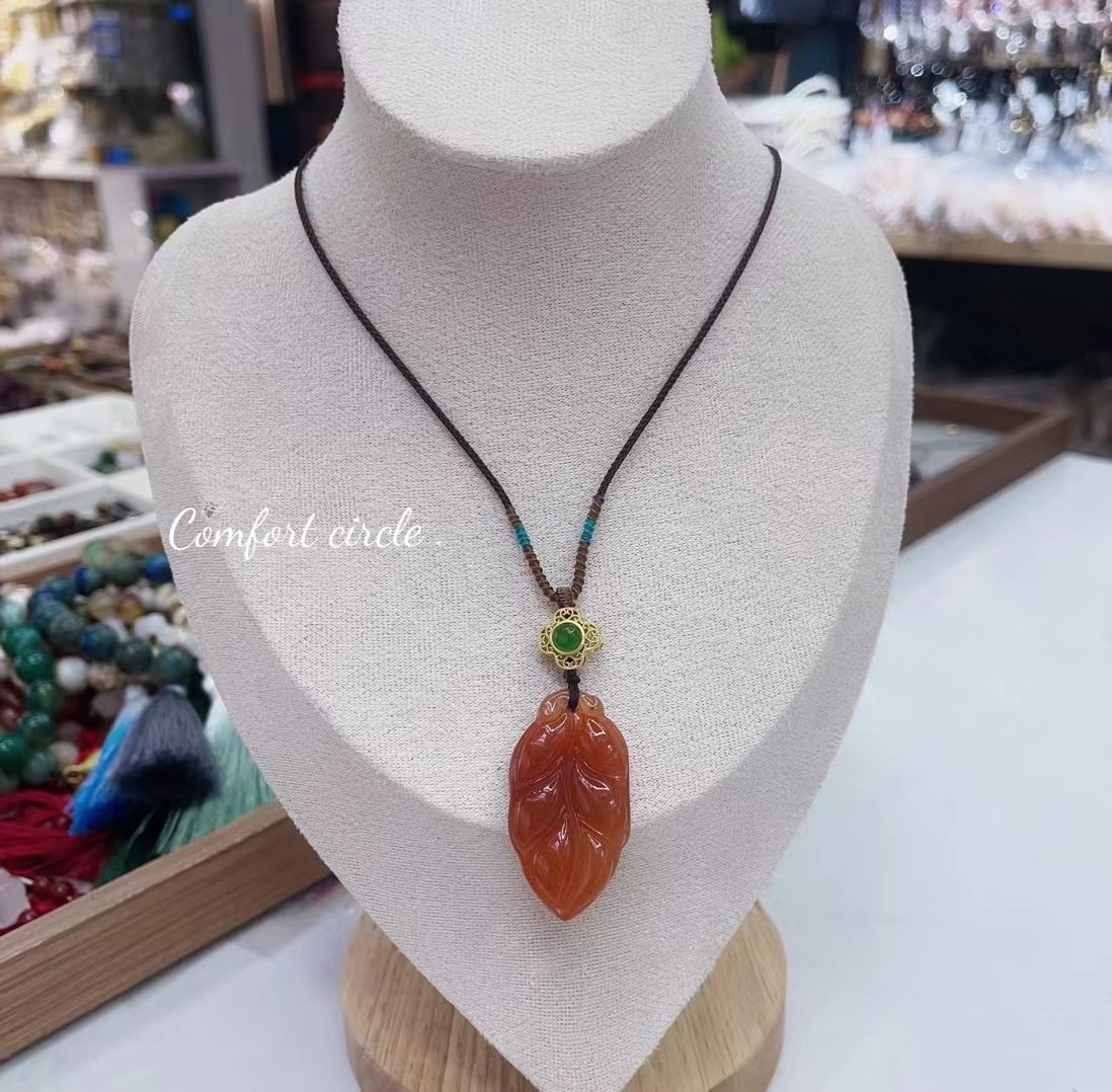 玉髓树叶细节图