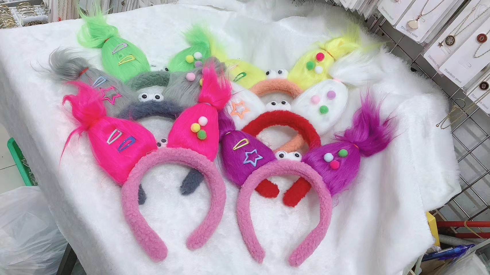 Popular Cute Fried Hair Button, Six Colors Available, Can Be Used For Face Mask, Can Be Used For Parties