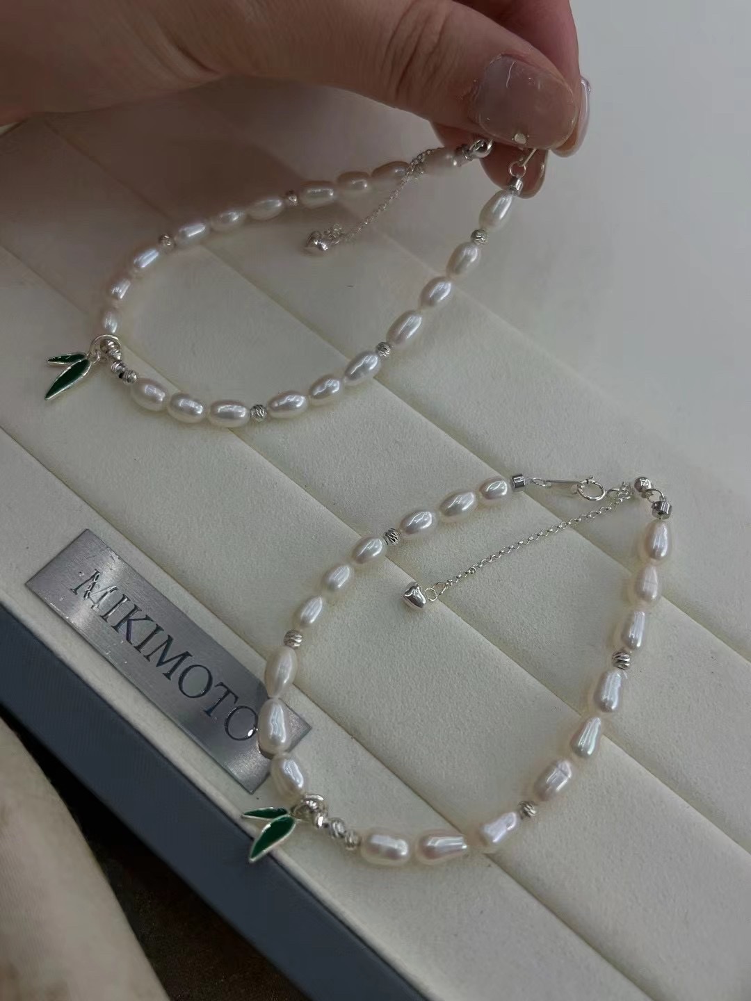 品名：新中式竹叶——氛围感小米粒设计款手链

-
禅意新中式款竹叶元素产品图