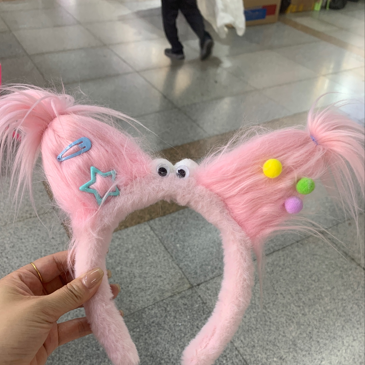 Popular Cute Fried Hair Button, Six Colors Available, Can Be Used For Face Mask, Can Be Used For Parties details Picture