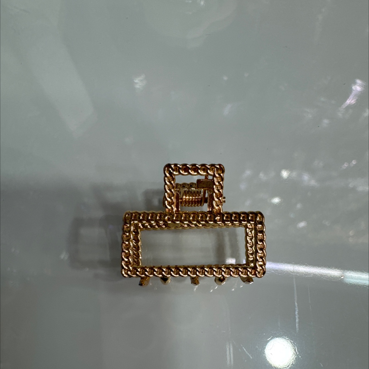 Fashionable and trendy alloy hair claws