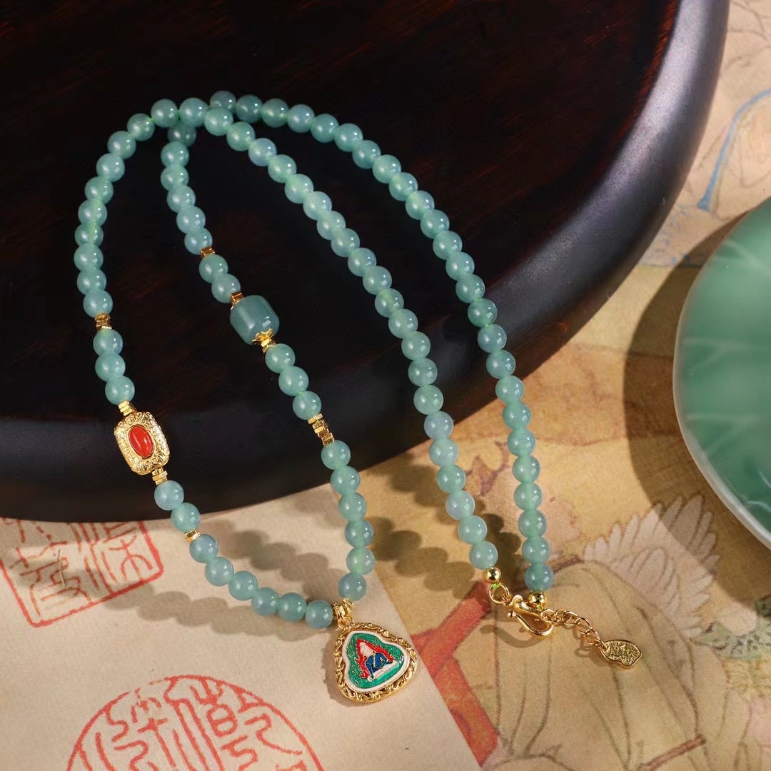 Jade necklace for women, Guatemalan blue water jade, silver-green plated mother, fashionable and exquisite silver jewelry necklace for women, patchwork style, elegant sweater chain, long style, versatile for women Application Scenario