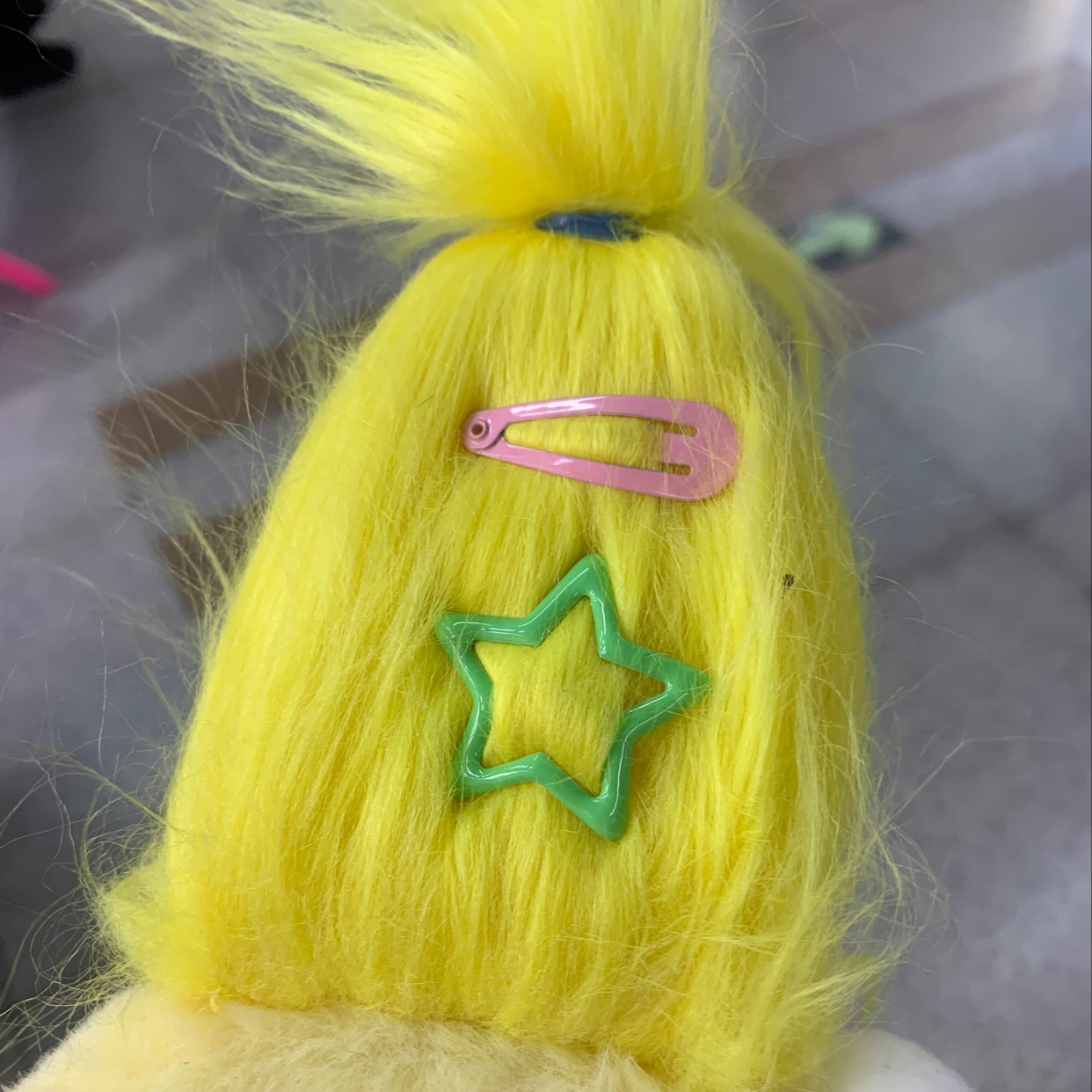 Popular Cute Fried Hair Button, Six Colors Available, Can Be Used For Face Mask, Can Be Used For Parties Application Scenario