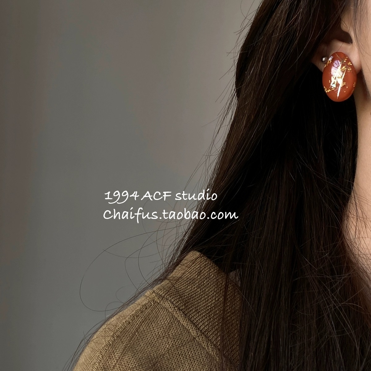 Chinese-style retro geometric oval gold foil stud earrings with a gentle and refined, niche and unique personality. Stardew Accessories 1 Item Picture