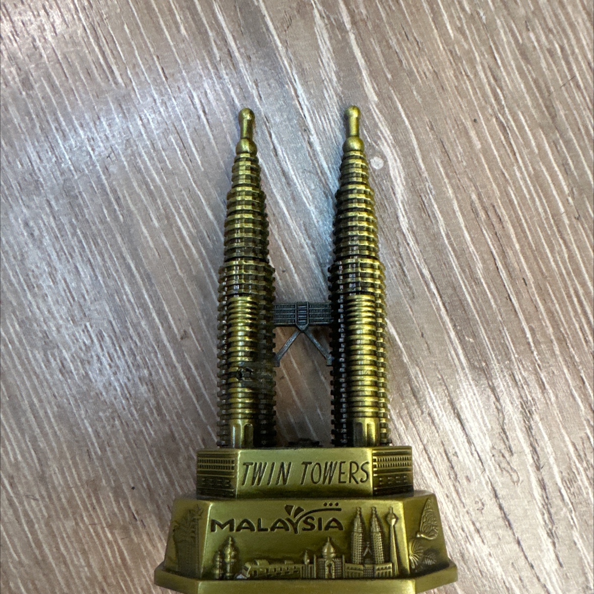 旅游工艺品金属合金工艺品摆件啤酒开双子塔产品图