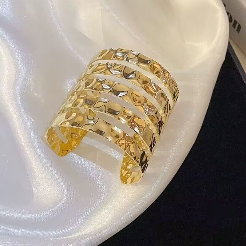 Fashionable bracelet jewelry with iron sheet patterns, hollow iron sheet jewelry