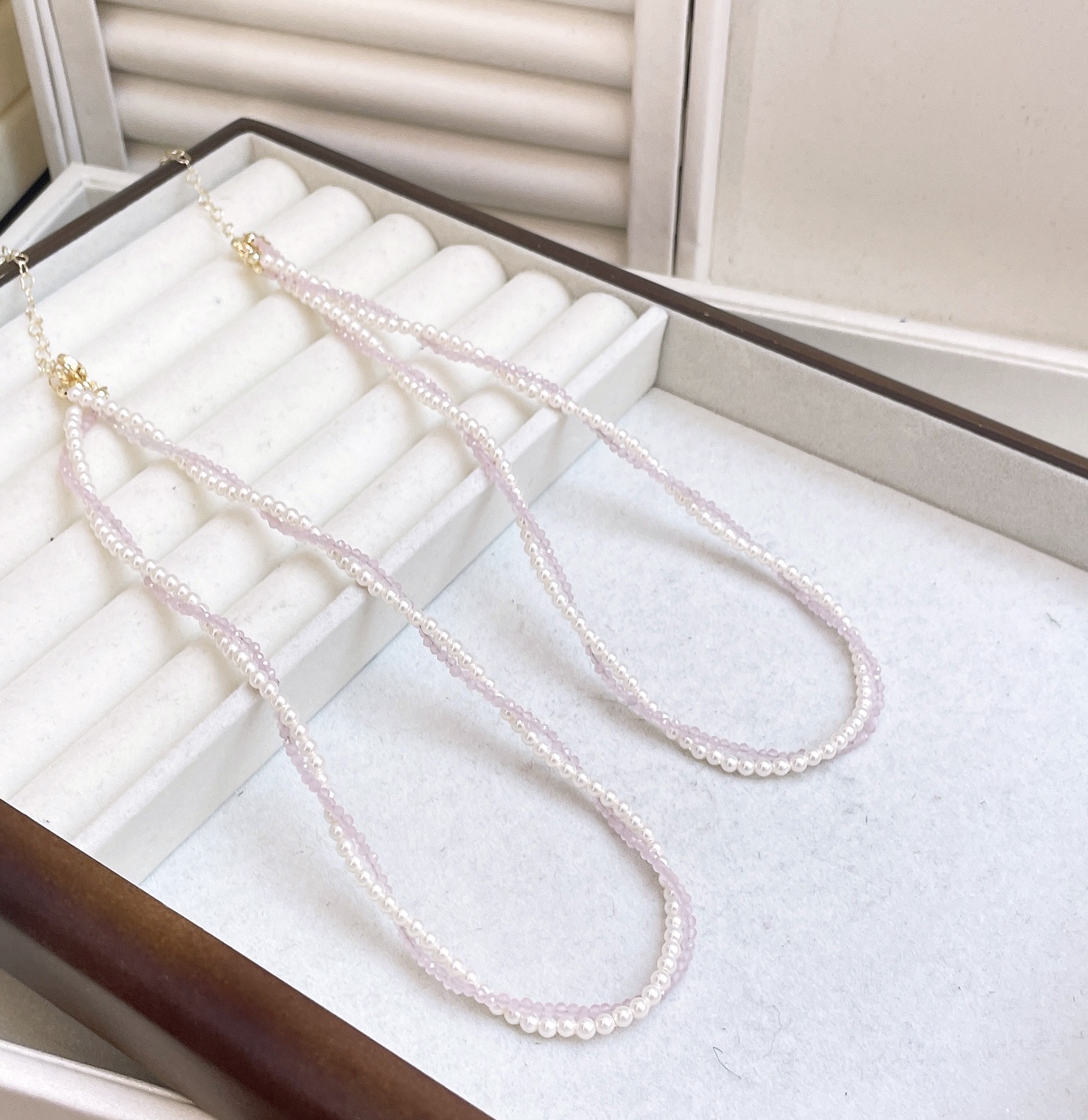 施家珍珠项链 精致饰品 珍珠叠带 优雅女士首饰 简约时尚配饰产品图