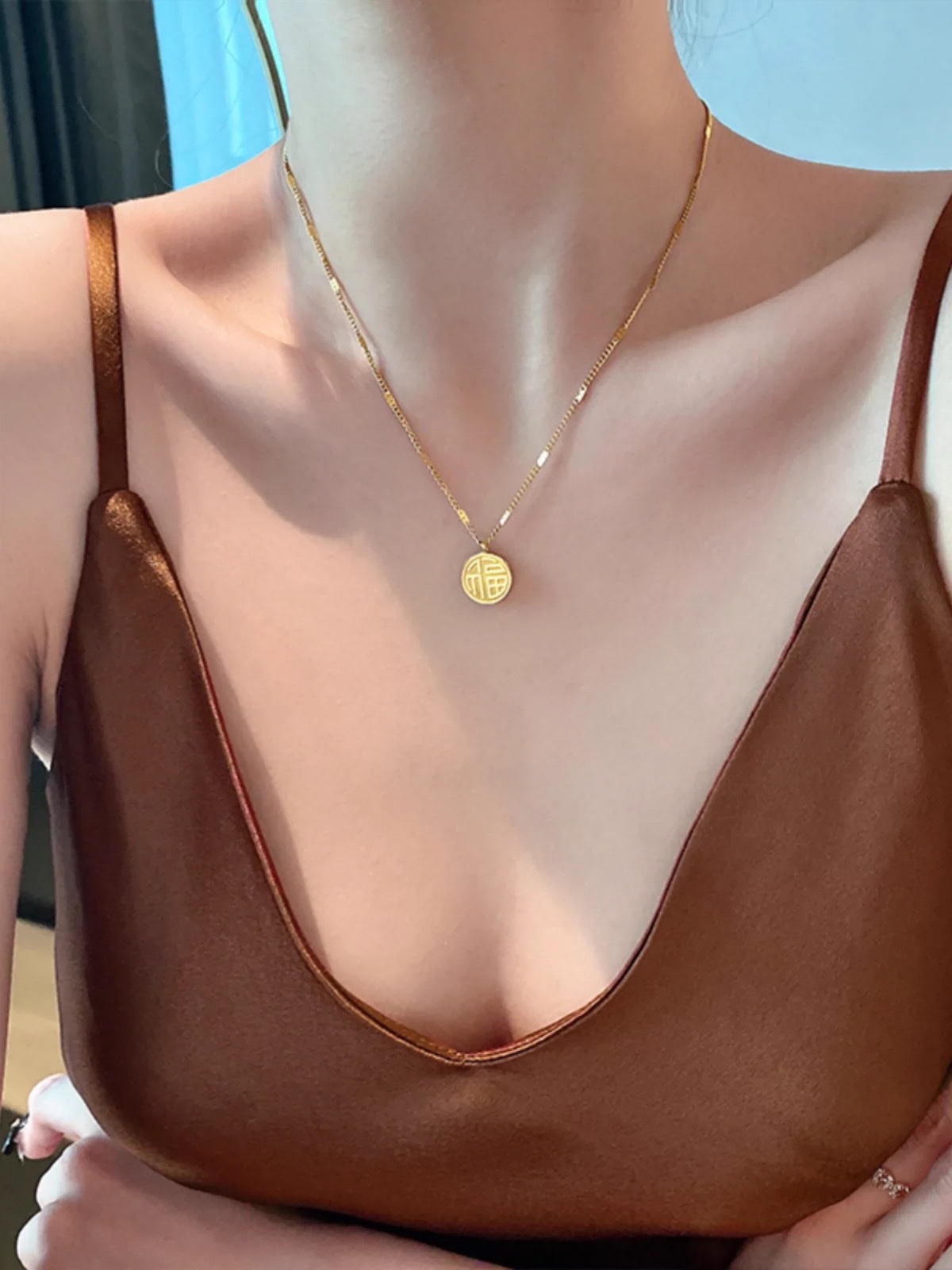 钛钢福字吊坠项链2024年新款女毛衣链秋冬小众轻奢不掉色锁骨链