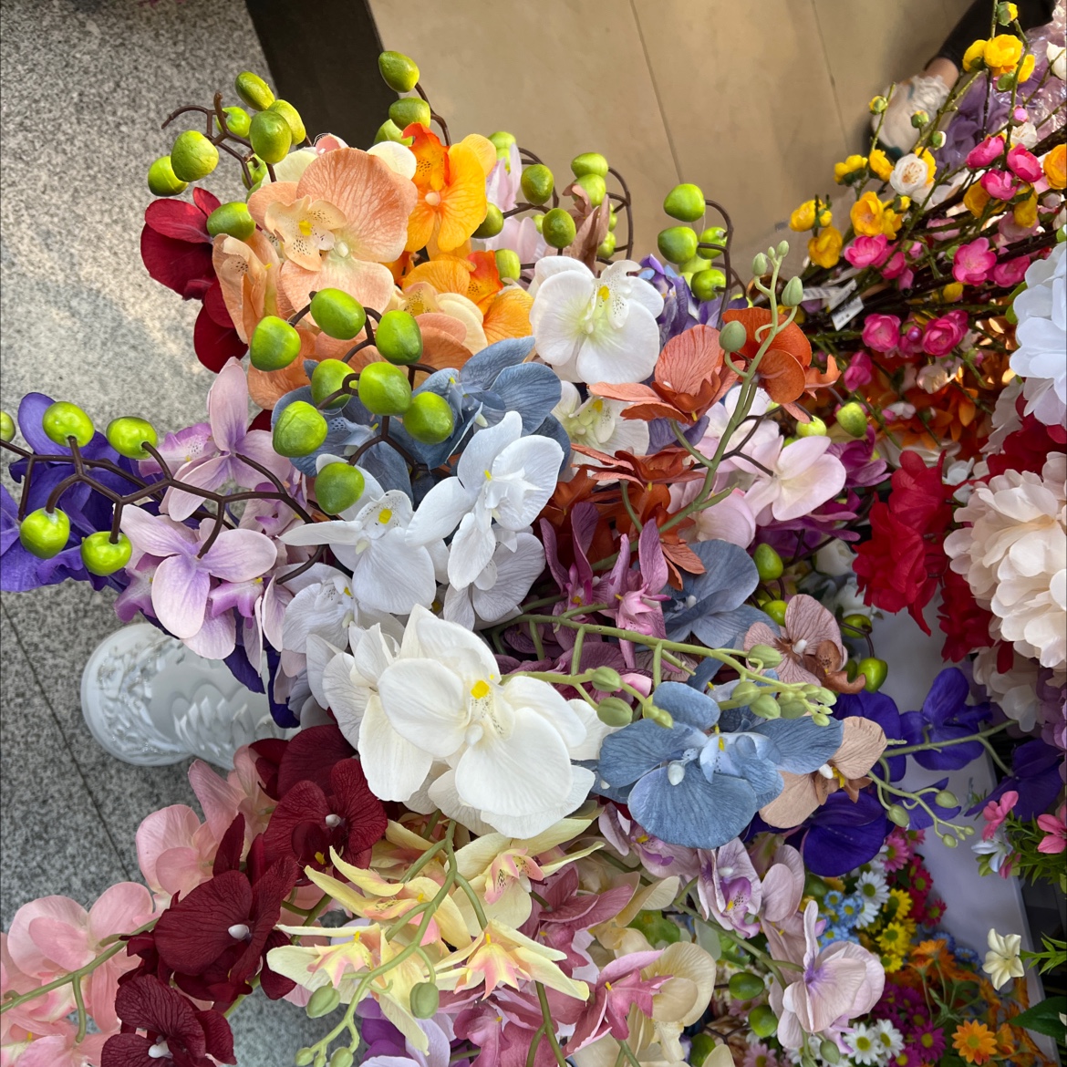 仿真花装饰品花篮装饰品假花塑料花绢花8头蝴蝶兰家居摆件咖啡厅餐厅装饰多场景塑料花卧室装饰品