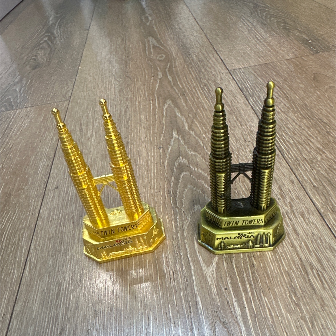 旅游工艺品金属合金工艺品摆件啤酒开双子塔