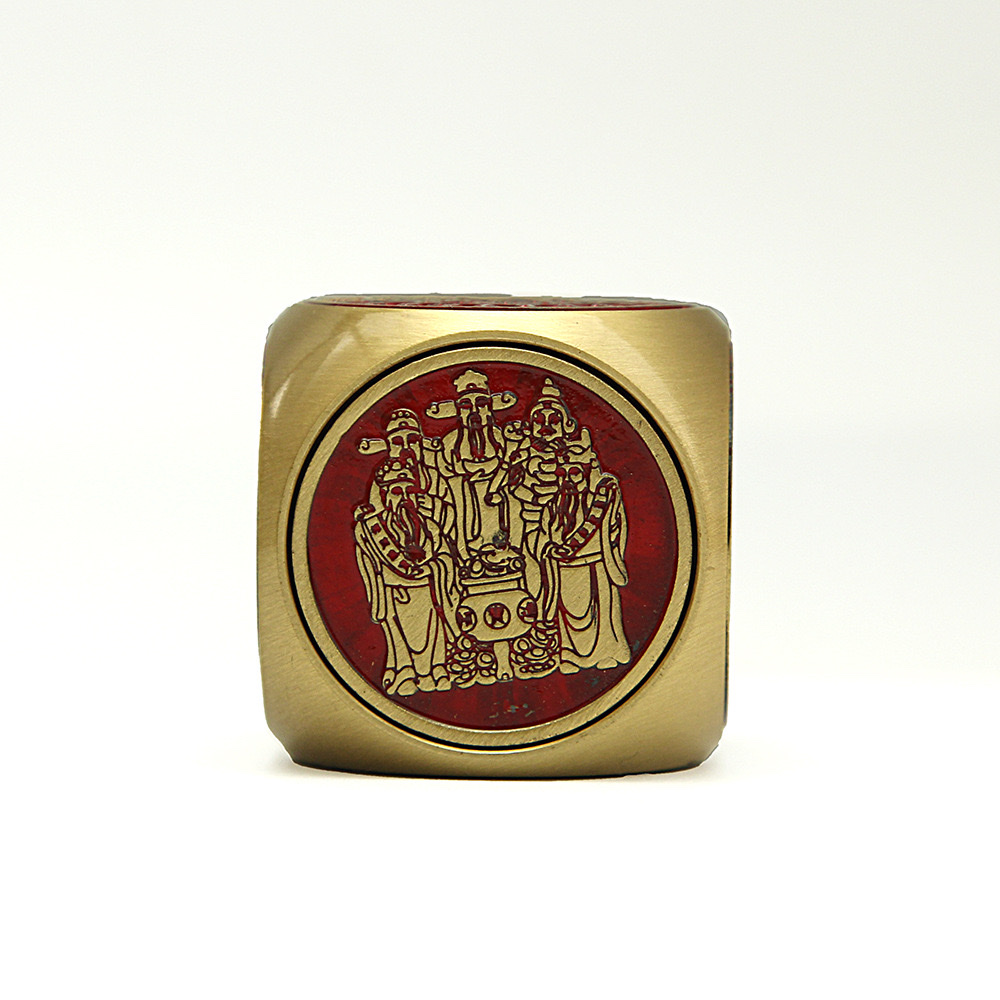 Brass six-sided rotating handle, five-way God of Wealth rotating figurine, fingertip stress-relieving gyroscope as a souvenir Application Scenario