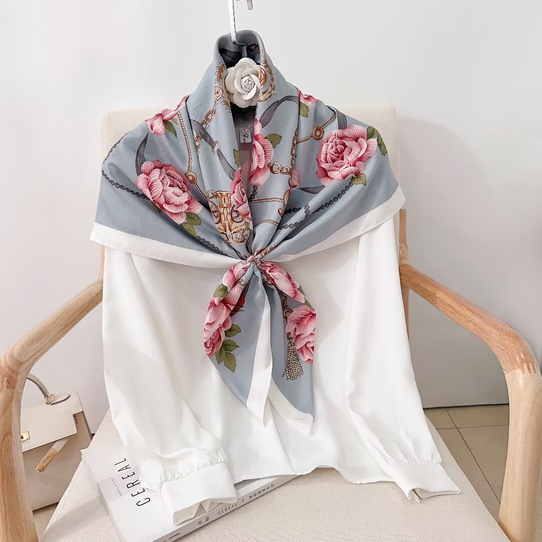 90 Square Scarf Twill Machine Printed Flower Chain Style Elegant 100 Popular Shawl Thin Sunscreen Simple Atmosphere Application Scenario