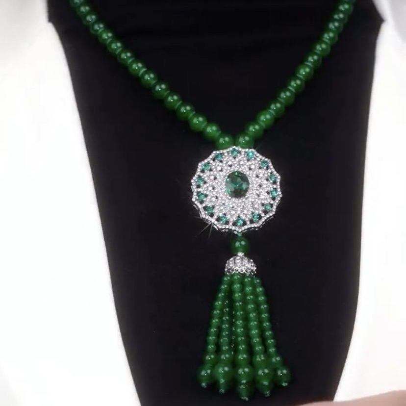 New green long tassel necklace, European and American retro fashion sweater chain, adjustable, cool neck, customizable luxury detail image 7