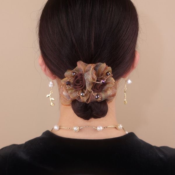 Fashionable lady's large intestine hair band, hair tie, hair band, hair tie, hair accessory, simple and durable, does not damage hair, high-elasticity hair band, hair band, hair tie, large intestine hair band Application Scenario