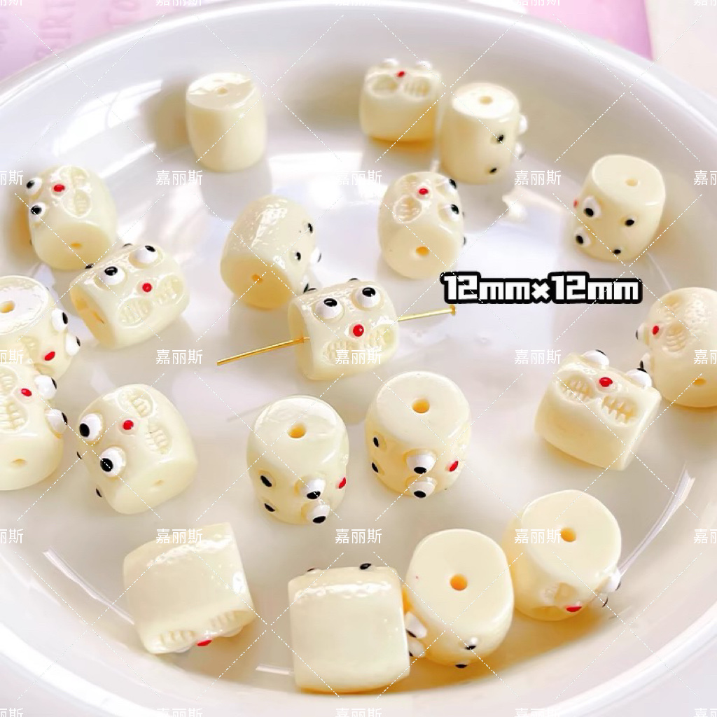 In 2023, Jialis Craft Jewelry Accessories Factory offers direct sales, wholesale and retail of bear-shaped decorative items Item Picture