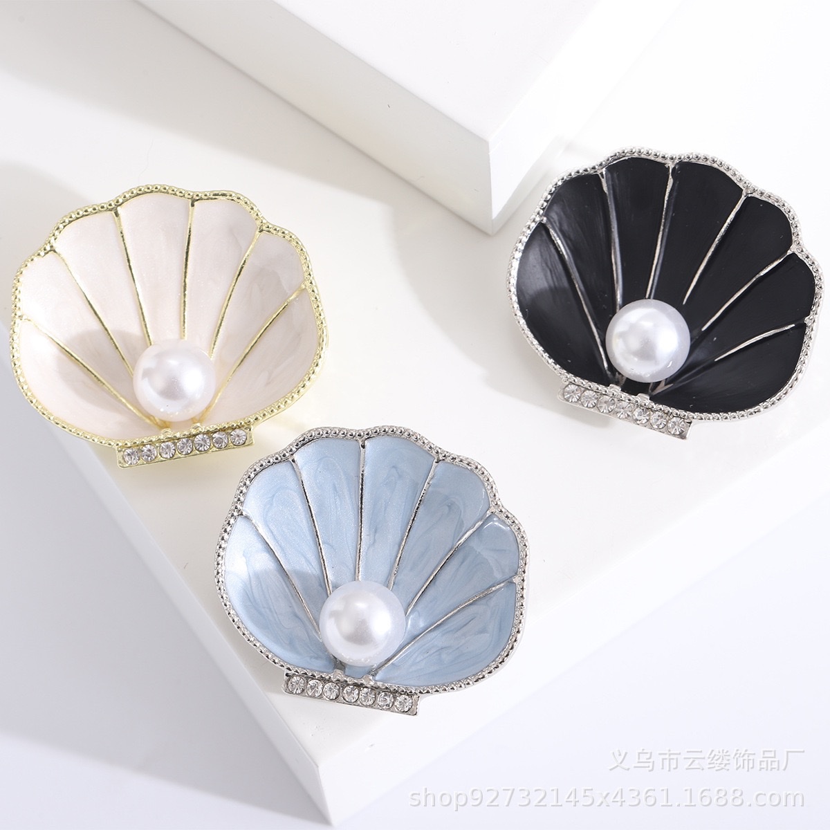 Factory direct sales and wholesale of European-style shell painting oil brooches, pins and corsages