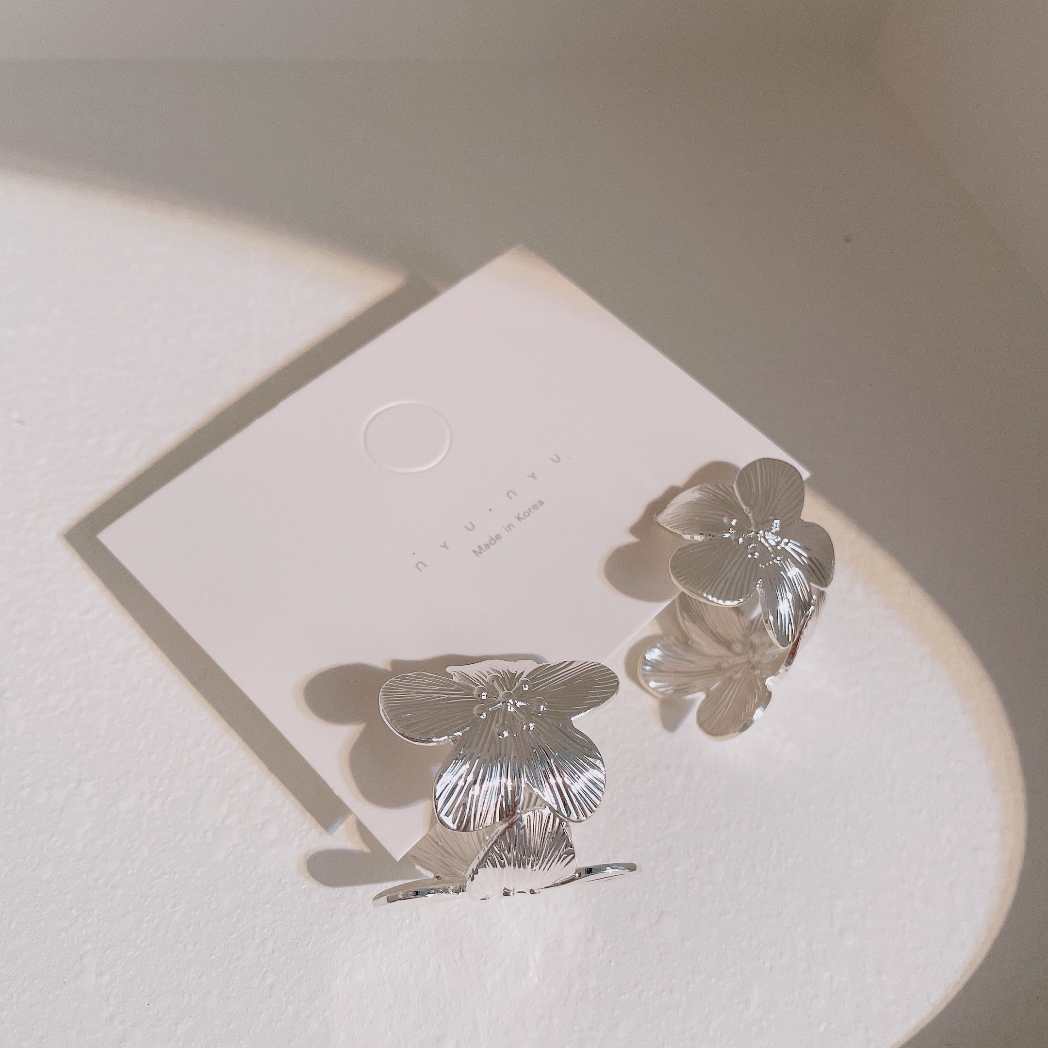 Metal earrings and earrings, exquisite accessories, ladies' fashion stud earrings, simple and elegant stud earrings, gift selection accessories, stud earrings, stud earrings, Li Lei L0069