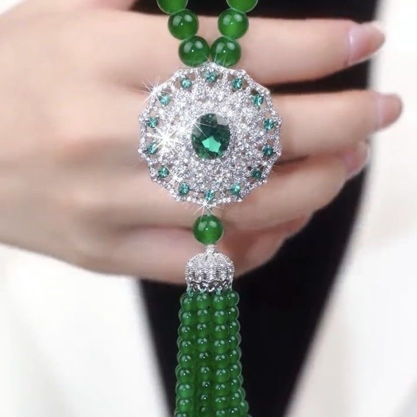 New green long tassel necklace, European and American retro fashion sweater chain, adjustable, cool neck, customizable luxury detail image 6