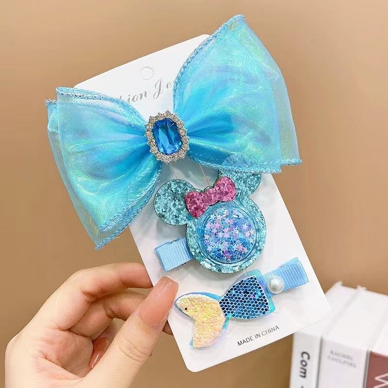 A sweet and cute three-piece blue cartoon girl hair clip set Application Scenario