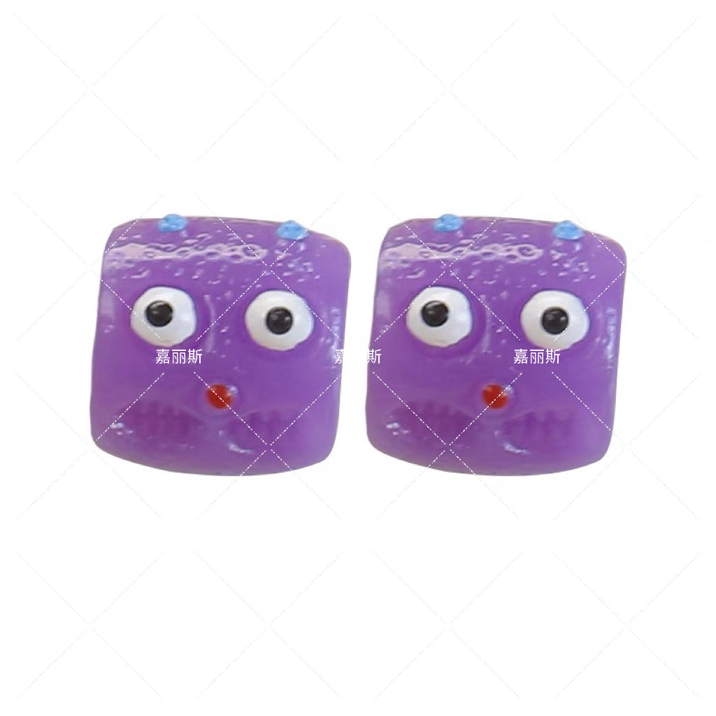 In 2023, Jialis Craft Jewelry Accessories Factory offers direct sales, wholesale and retail of bear-shaped decorative items Application Scenario