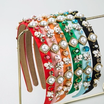 The glowing hair band is a versatile choice for women in summer thumbnail
