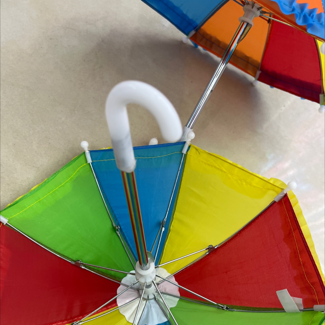 Direct sales and wholesale of 15 cm watermelon lace umbrellas, parasols, toy umbrellas and mobile phone umbrellas from the manufacturer Application Scenario