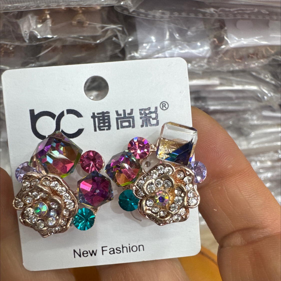 珍珠耳钉耳饰 简约时尚饰品 优雅女士精致耳钉 提升气质必备款饰品饰品