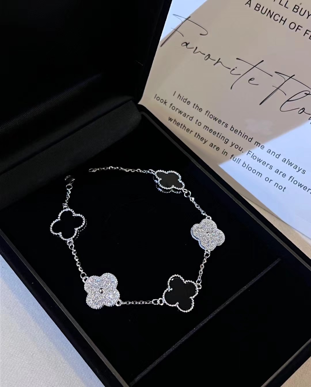 925纯银手链 四叶草黑色红色双色可选 时尚个性韩版设计 简约大方高贵气质首饰手串手链白底实物图