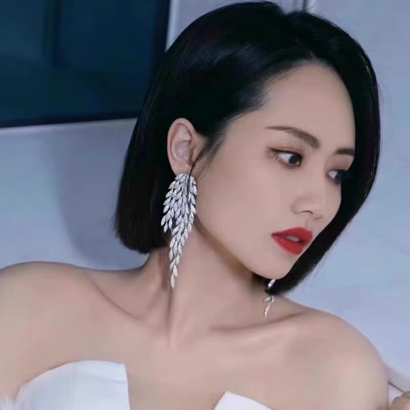 耳环女长款气质 高级感饰品女长款气质 耳钉女长款气质 优雅独特设计 精致耳饰礼物选择白底实物图