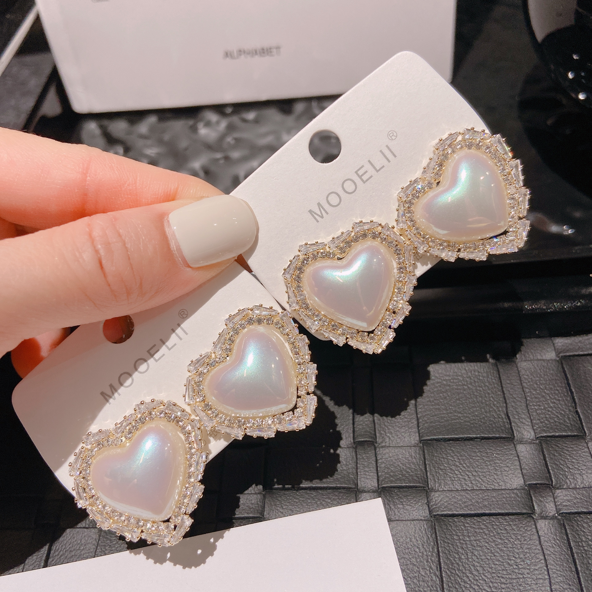 珍珠耳环女士优雅耳饰 精致耳钉 高级感饰品 时尚潮流耳饰配饰 简约大气耳环设计耳环饰品耳饰耳环锆石耳环明星同款耳环