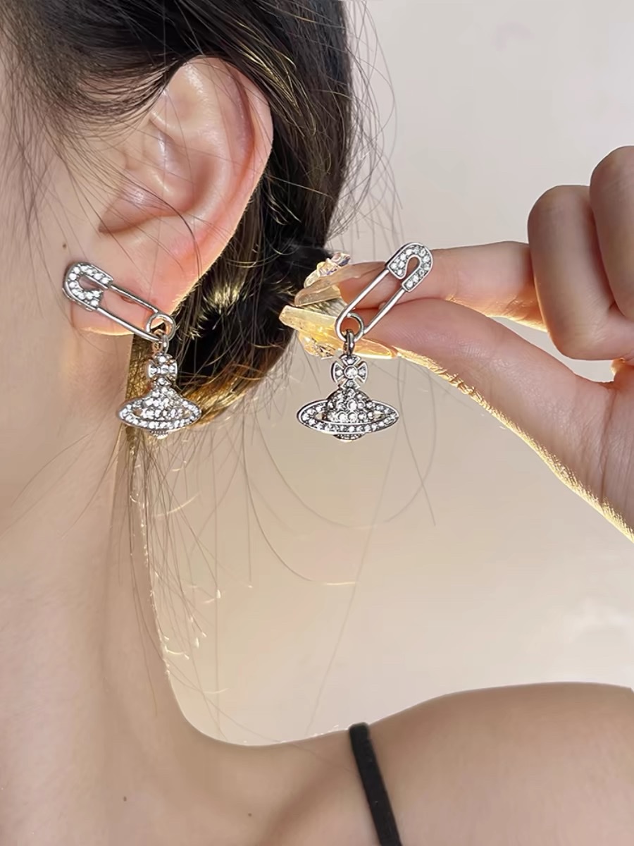 锆石别针星球款耳钉  休闲 时尚 大方 得体 百搭爆款，做工精致，细节图