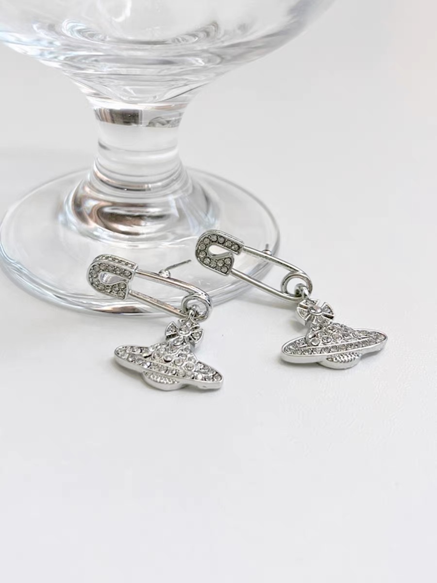 锆石别针星球款耳钉  休闲 时尚 大方 得体 百搭爆款，做工精致，