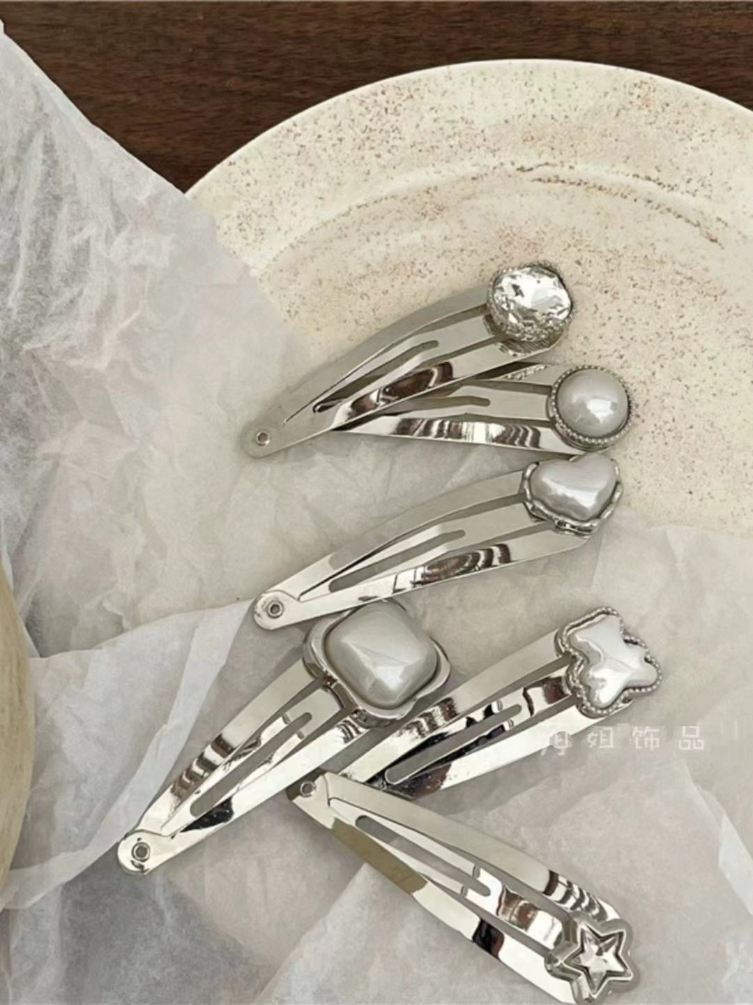 Children's accessories, U-shaped hair clippers, food hair clips, cute hair nets, accessories, headwear, hair clippers, simple operation, no damage to hair quality Application Scenario