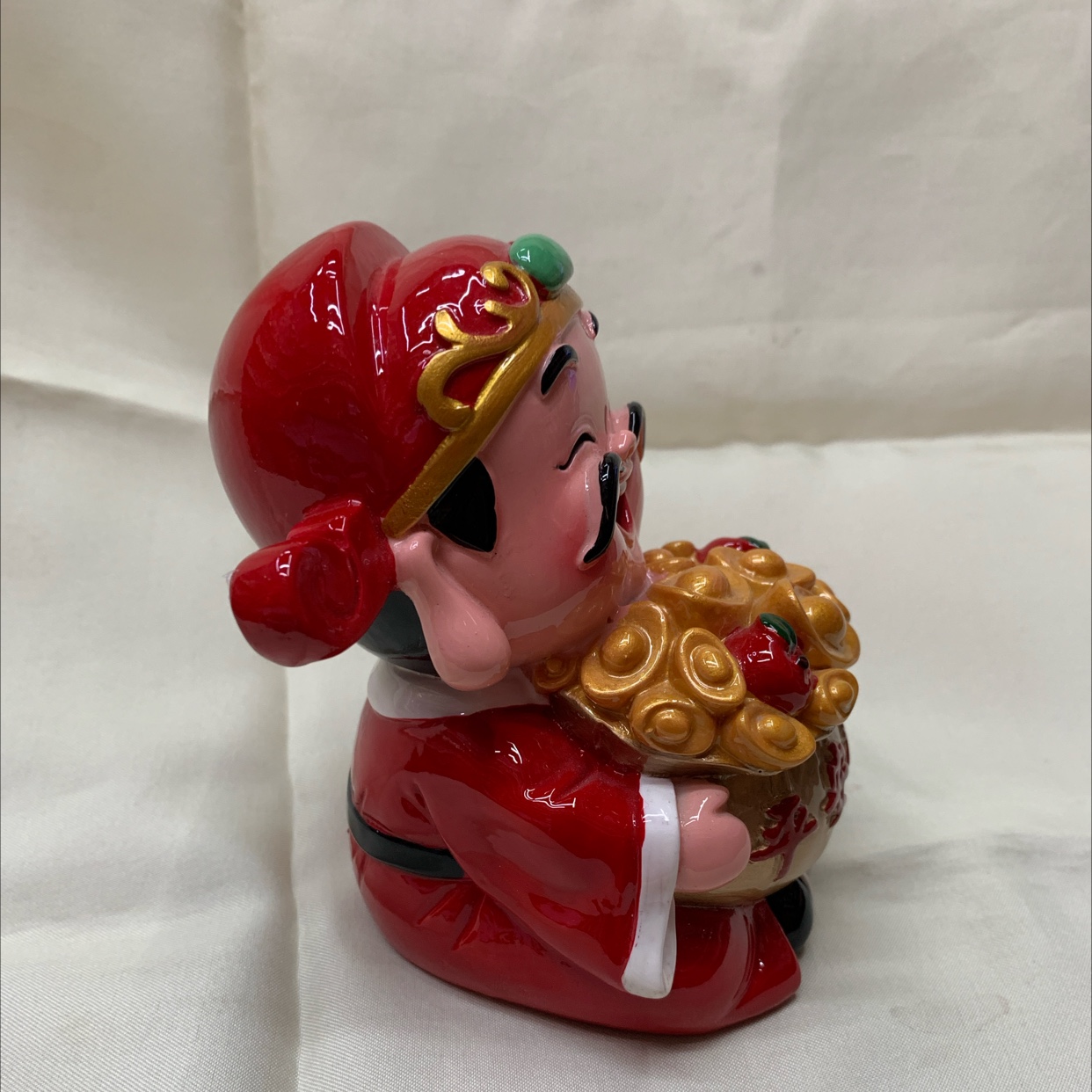CAI's exquisite resin material hand-painted handicrafts 20237 Peace and Wealth God Small Ornaments Application Scenario