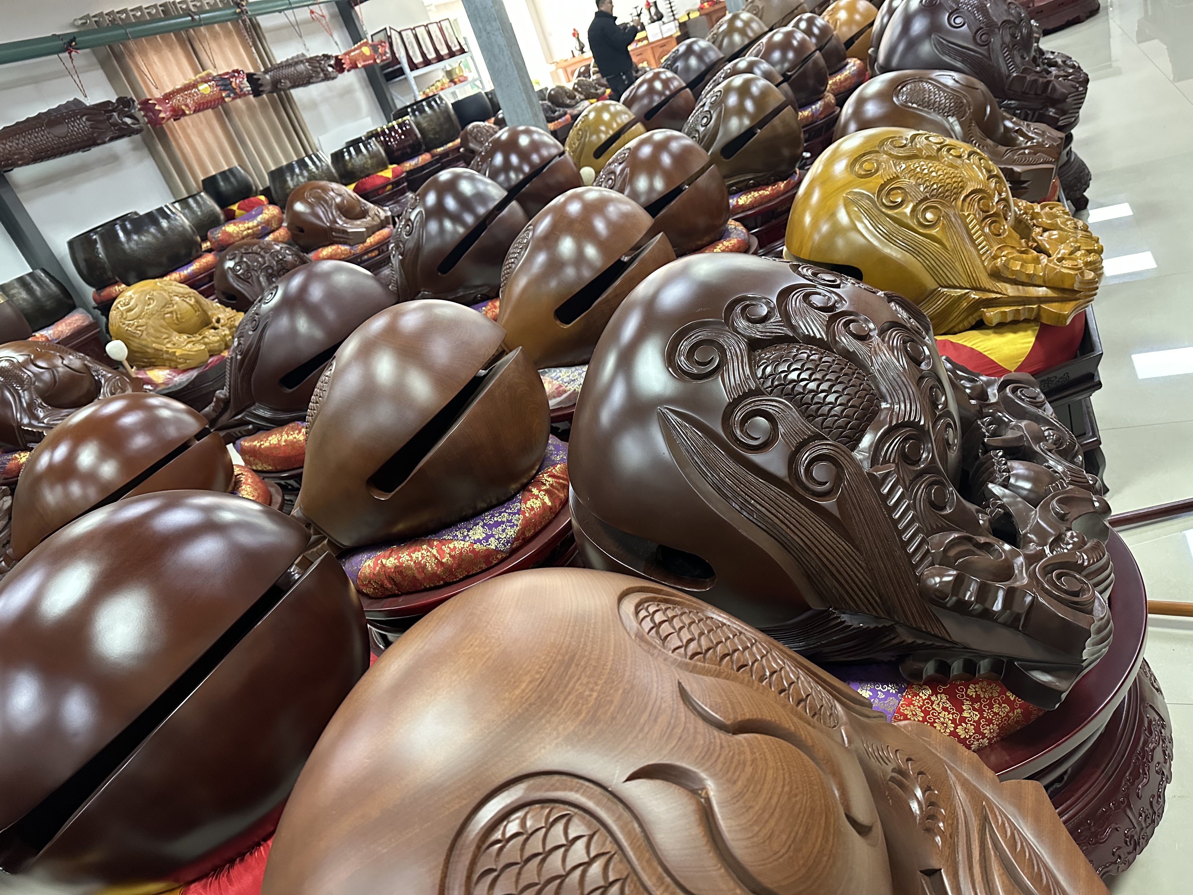 Specializing in the operation of temple supplies, ritual implements, gifts, halls for thousands and tens of thousands of Buddhas, and the design of Buddhist halls. All religious items such as Buddha statues, white marble, wood carvings and offerings detail image 9