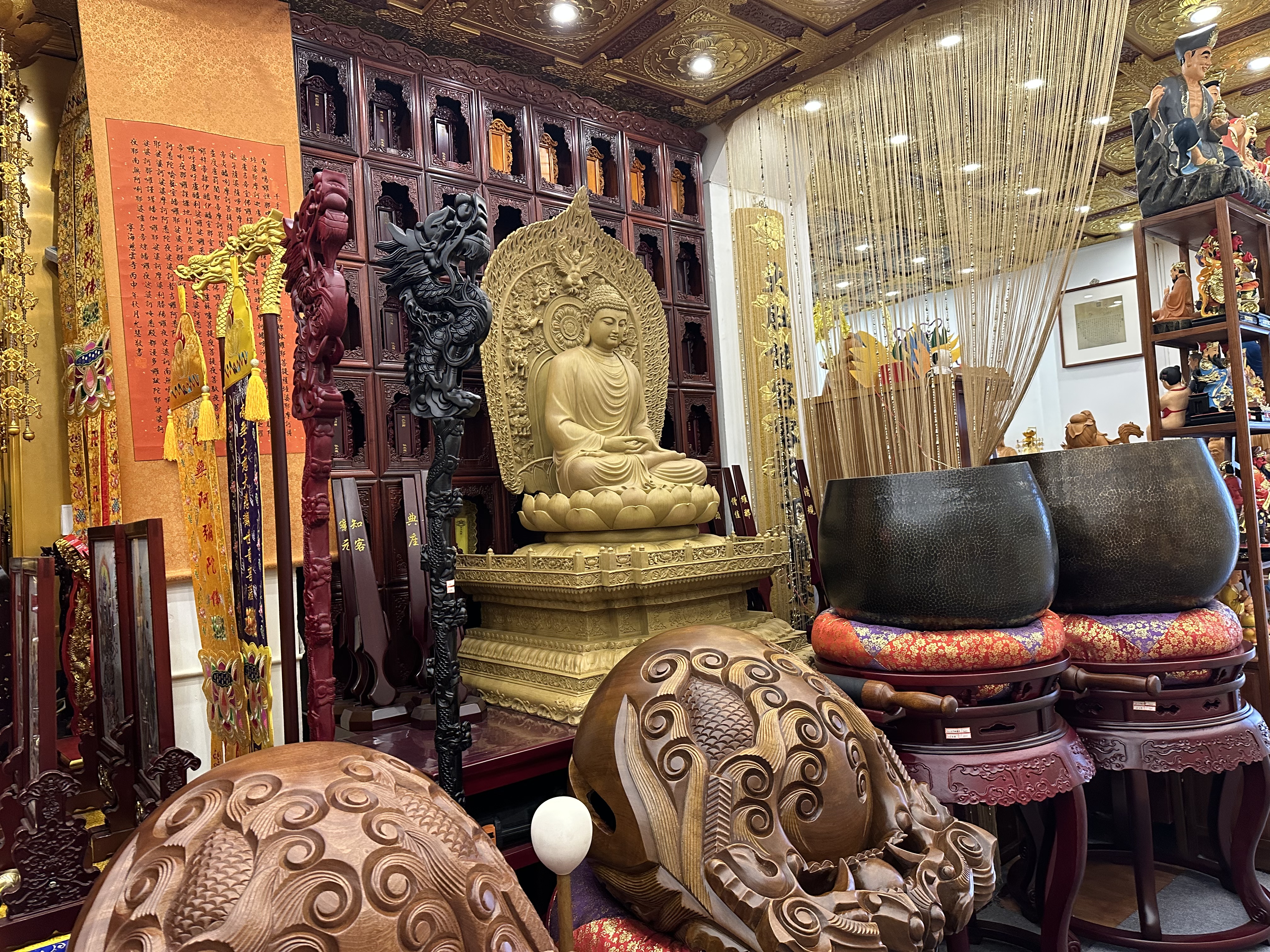 Specializing in the operation of temple supplies, ritual implements, gifts, halls for thousands and tens of thousands of Buddhas, and the design of Buddhist halls. All religious items such as Buddha statues, white marble, wood carvings and offerings detail image 5