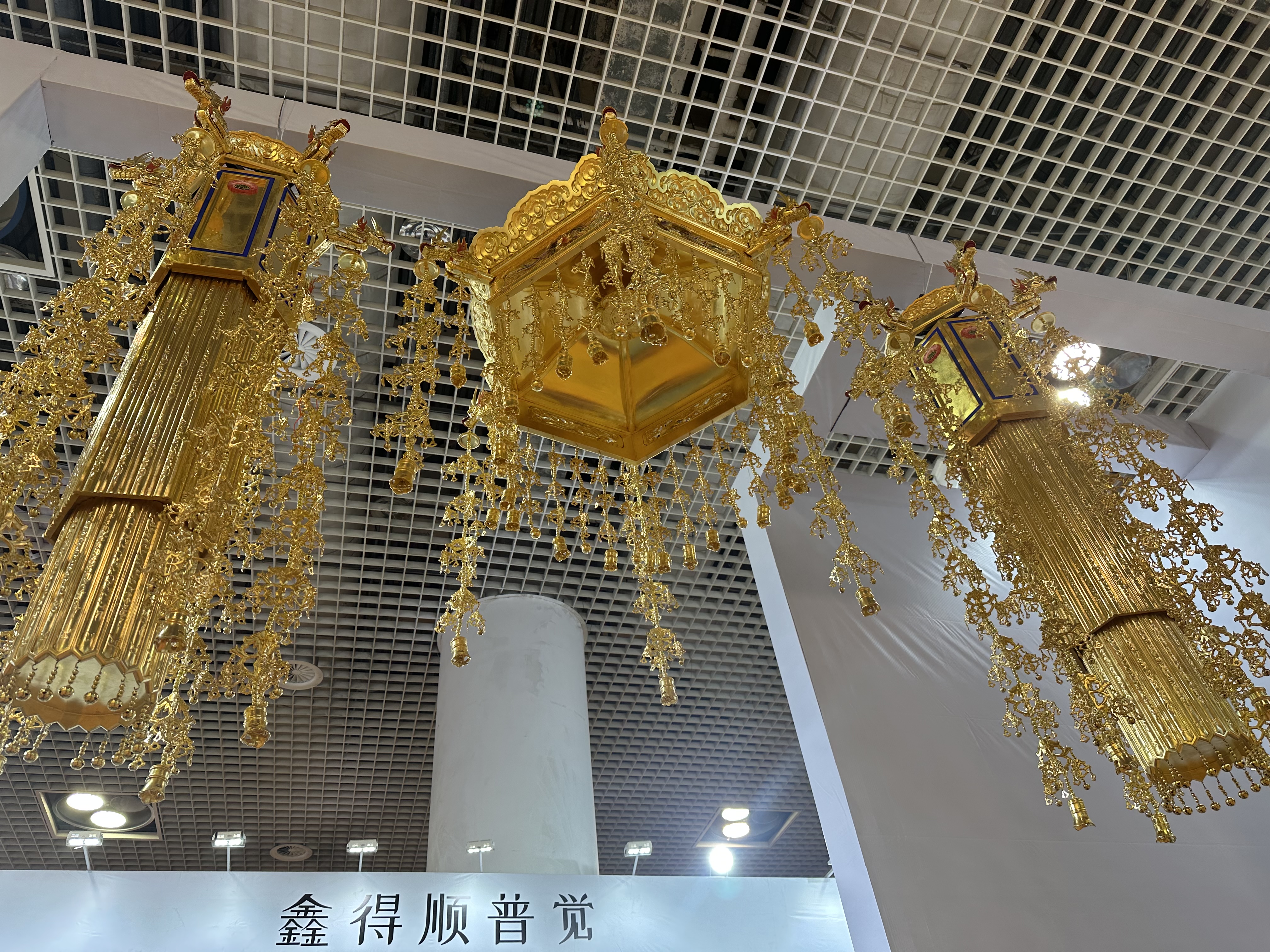 Specializing in the operation of temple supplies, ritual implements, gifts, halls for thousands and tens of thousands of Buddhas, and the design of Buddhist halls. All religious items such as Buddha statues, white marble, wood carvings and offerings detail image 4