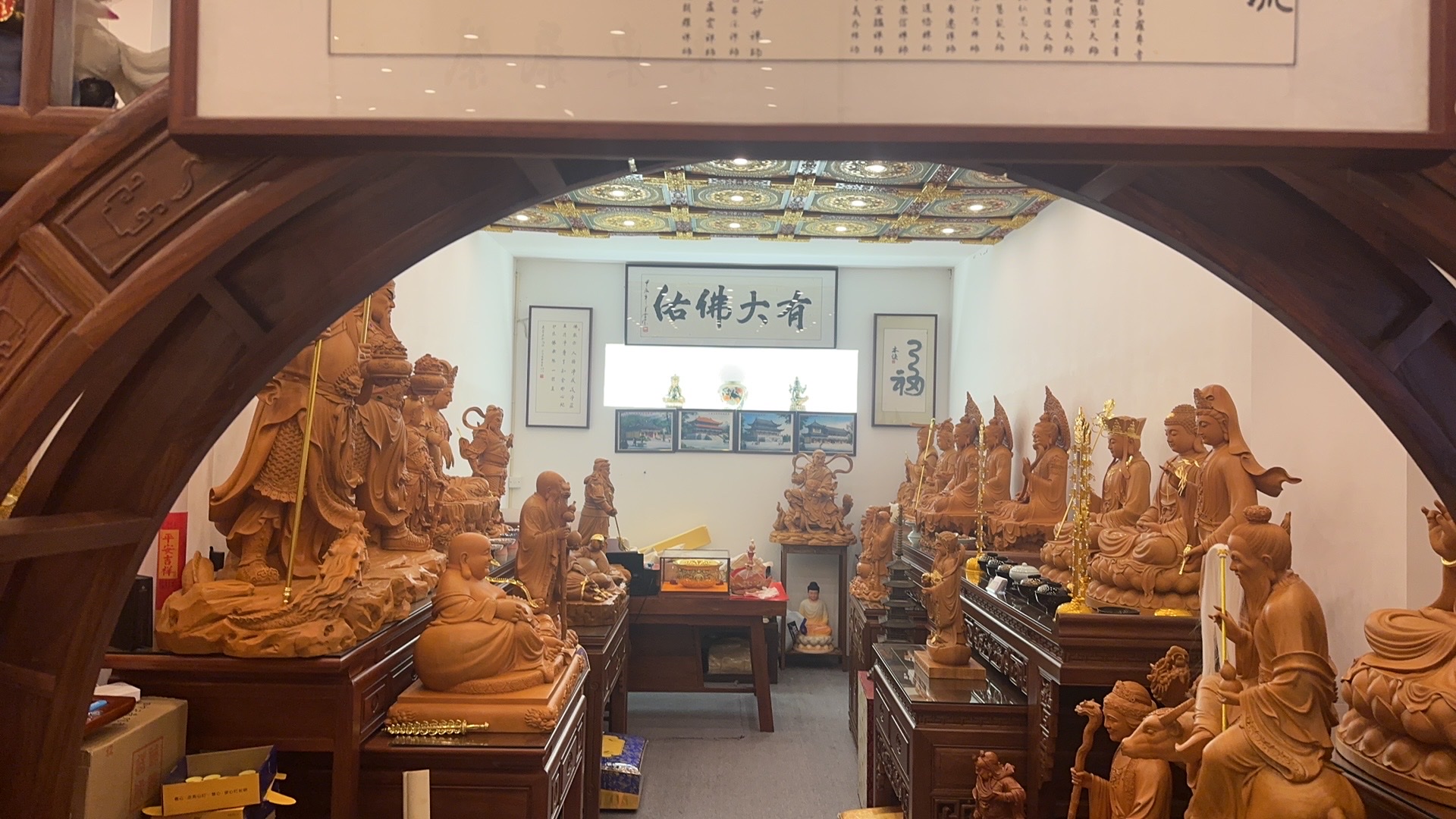 Specializing in the operation of temple supplies, ritual implements, gifts, halls for thousands and tens of thousands of Buddhas, and the design of Buddhist halls. All religious items such as Buddha statues, white marble, wood carvings and offerings detail image 2