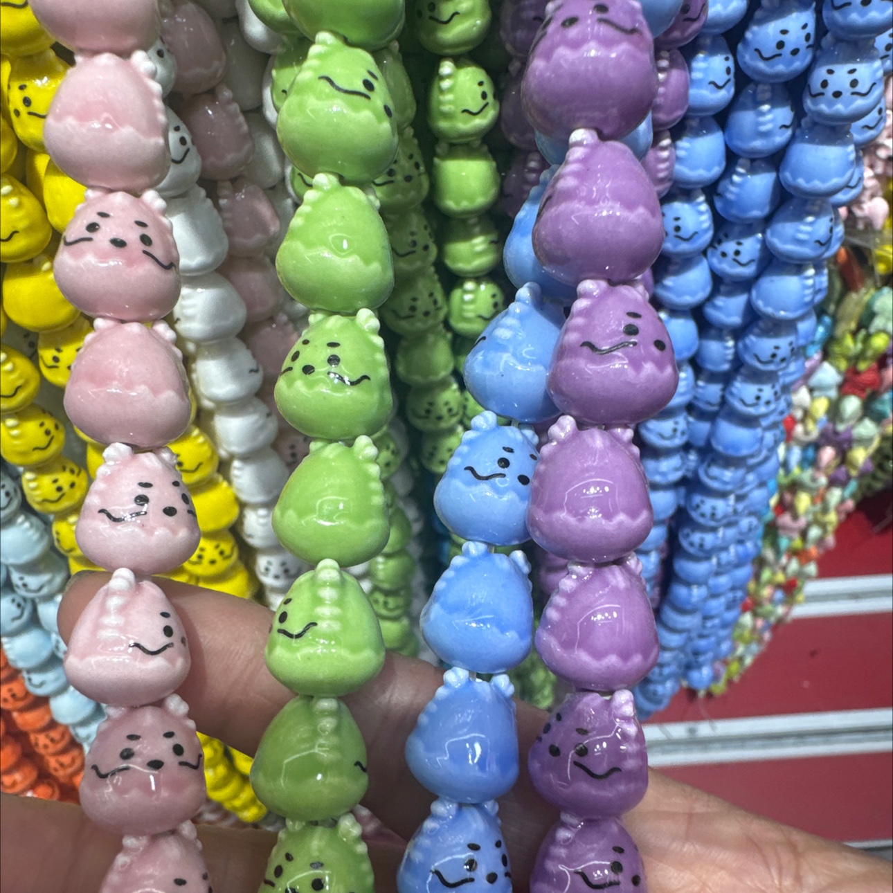 水晶吊头烫钻贴树脂制作包包挂件 别针圆盘装饰扣 闪耀独特饰品 手工DIY材料产品图