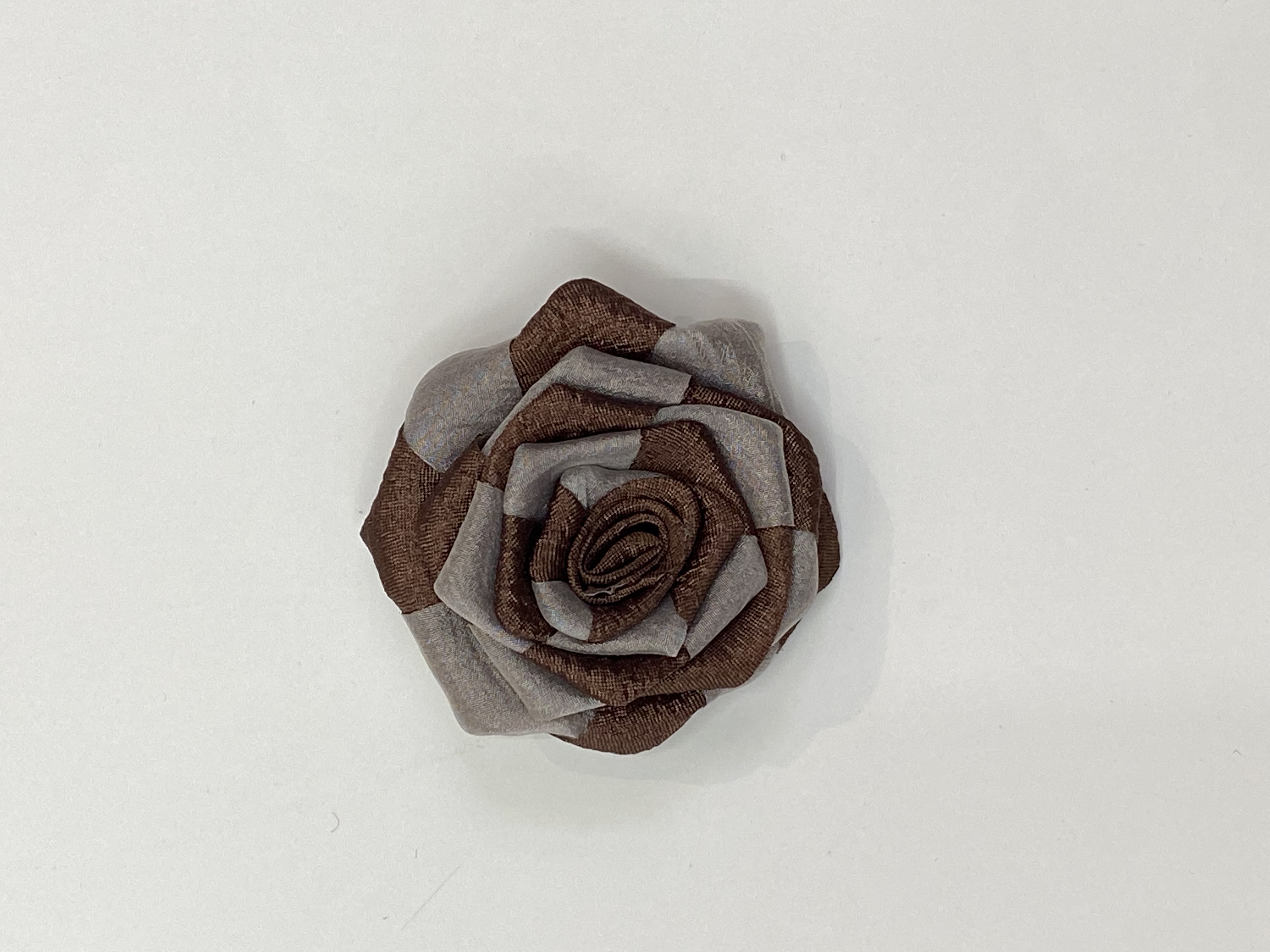 A popular online hit small-sized reverse-rolled rose accessory detail image 3