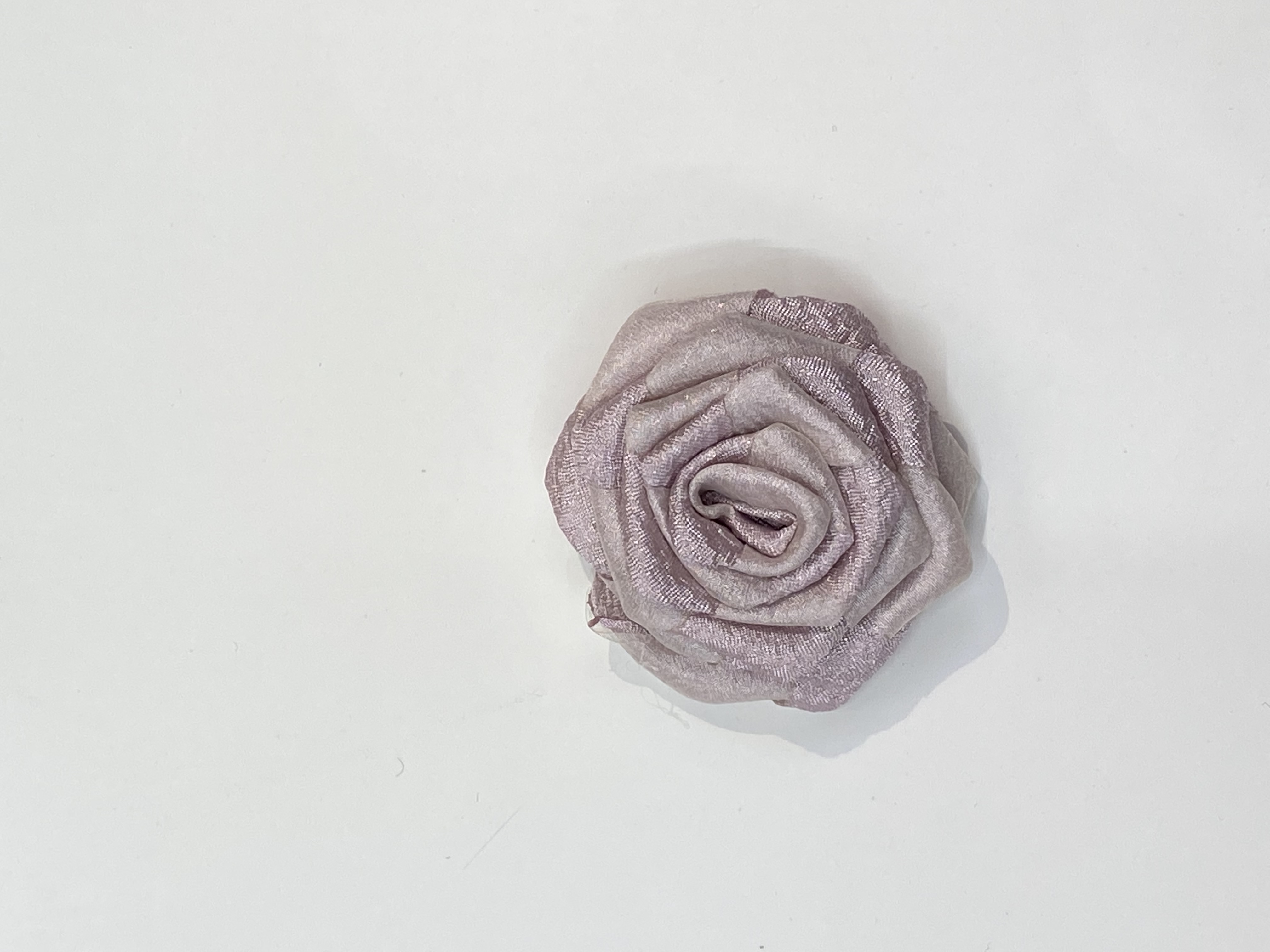 A popular online hit small-sized reverse-rolled rose accessory details Picture