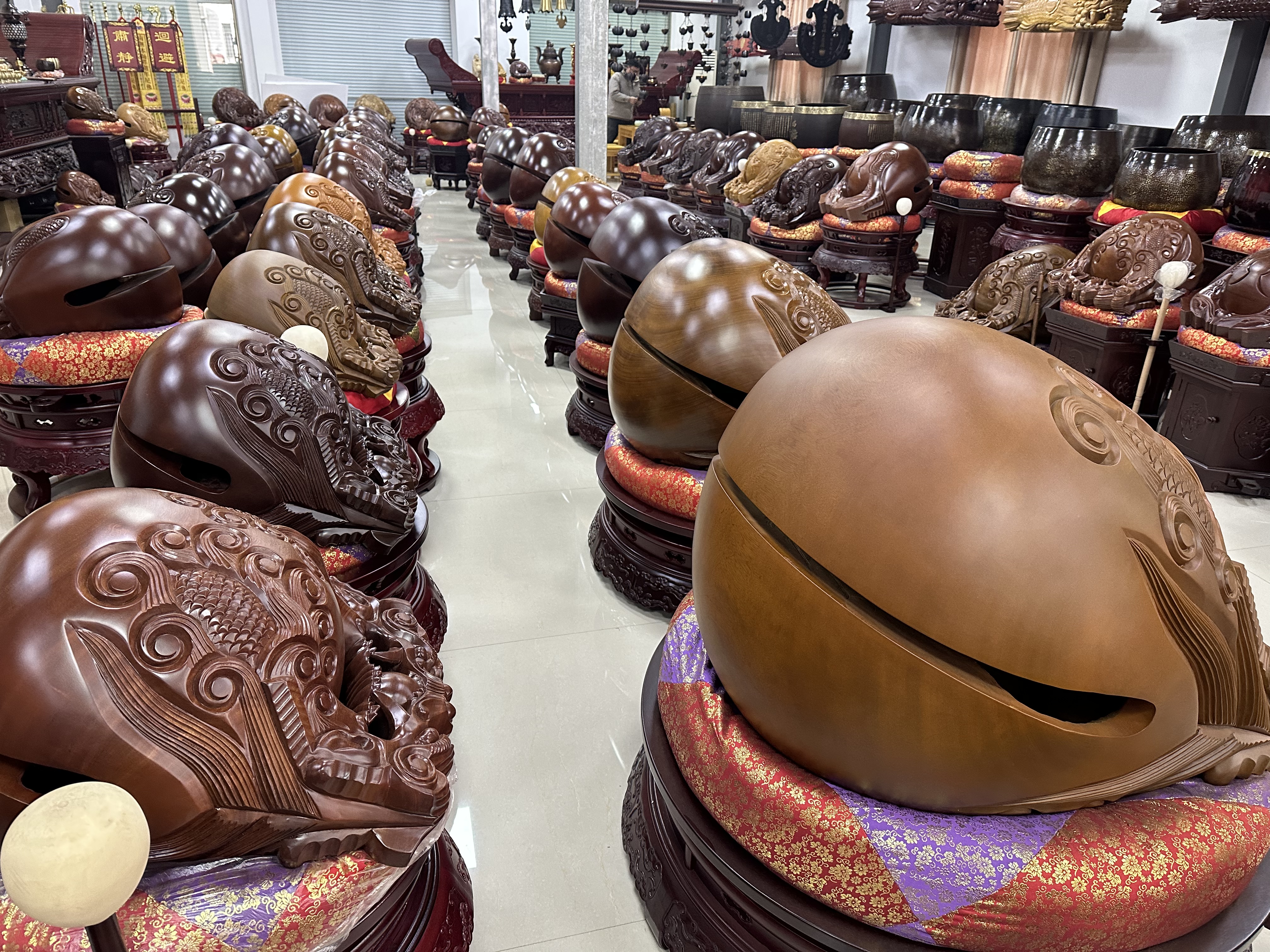 Specializing in the operation of temple supplies, ritual implements, gifts, halls for thousands and tens of thousands of Buddhas, and the design of Buddhist halls. All religious items such as Buddha statues, white marble, wood carvings and offerings detail image 12