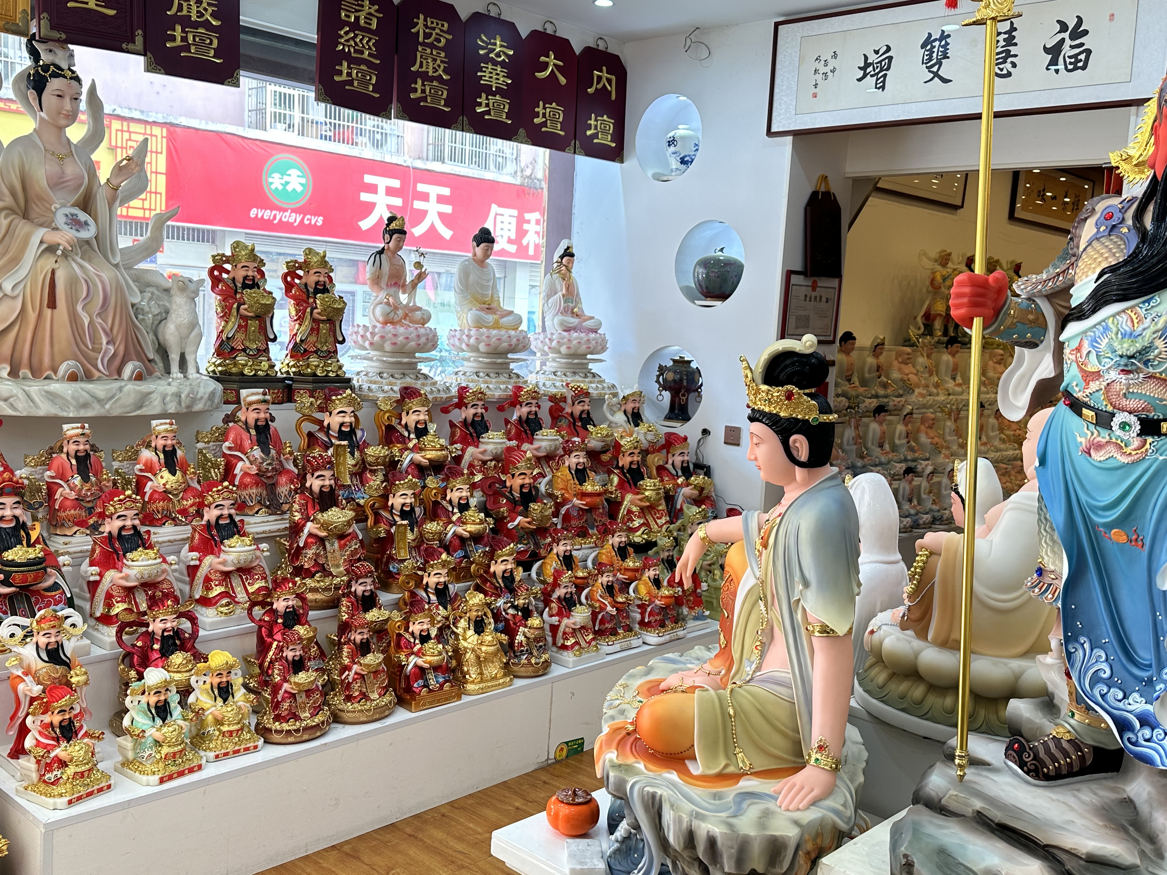 Specializing in the operation of temple supplies, ritual implements, gifts, halls for thousands and tens of thousands of Buddhas, and the design of Buddhist halls. All religious items such as Buddha statues, white marble, wood carvings and offerings detail image 7