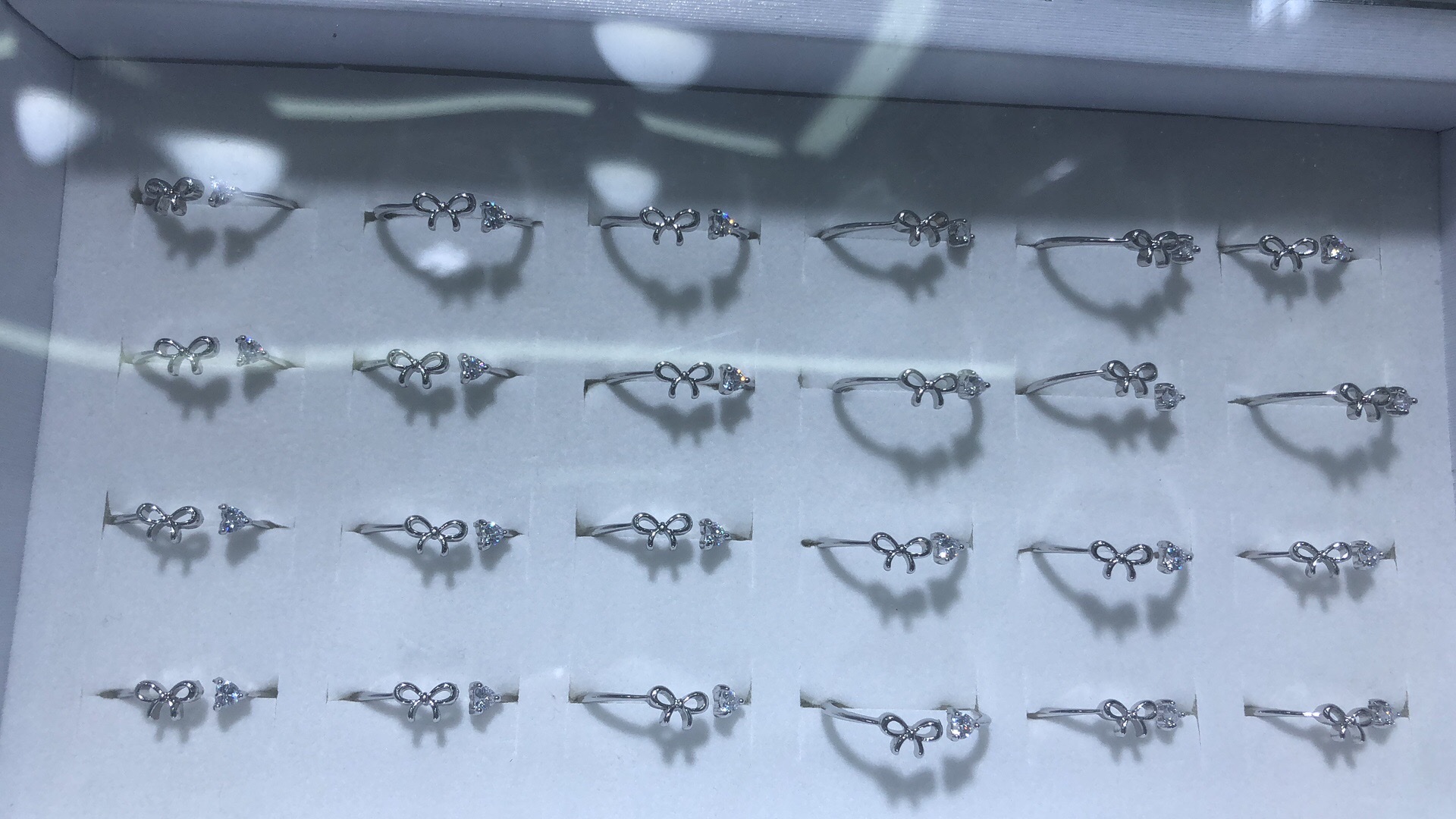 铜镶锆石电镀银色，开口设计，时尚韩版精致冷淡风戒指银戒指女个性银戒指女个性细节图