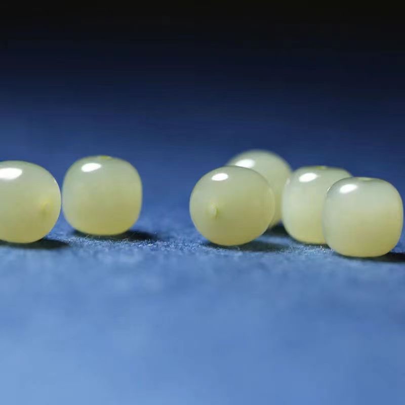 Natural Hetian jade, Qinghai material, Qingshui Sailor string, old-style beads for men and women, fine Hetian jade beads Application Scenario